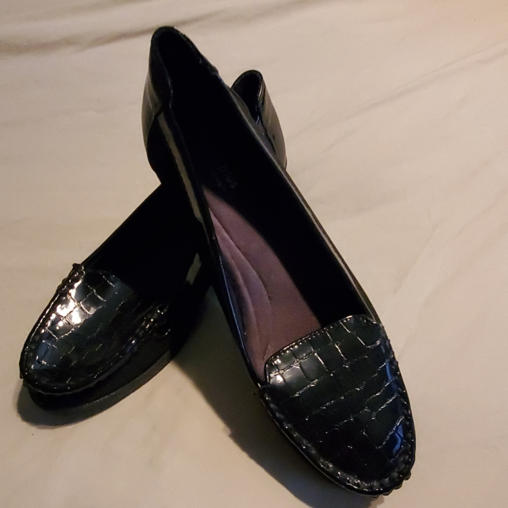 Flat shoes